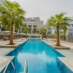 Modern Comfort At Beverly, Jvc