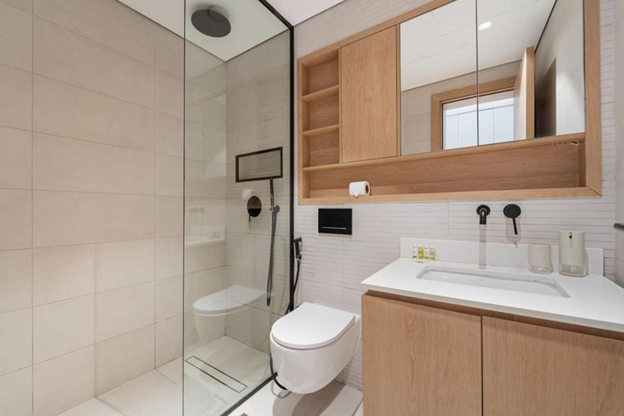 Modern Comfort At Beverly, Jvc
