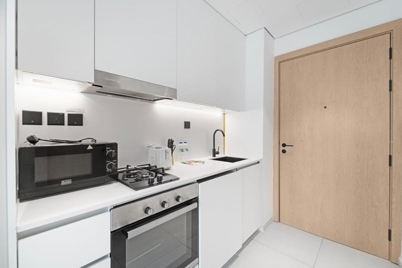 Modern Comfort At Beverly, Jvc