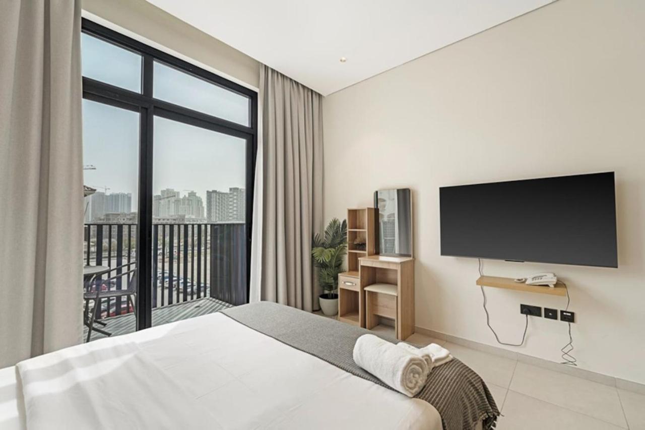 Modern Comfort At Beverly, Jvc *