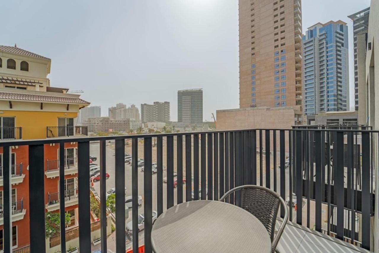 Apartment Modern Comfort At Beverly, Jvc